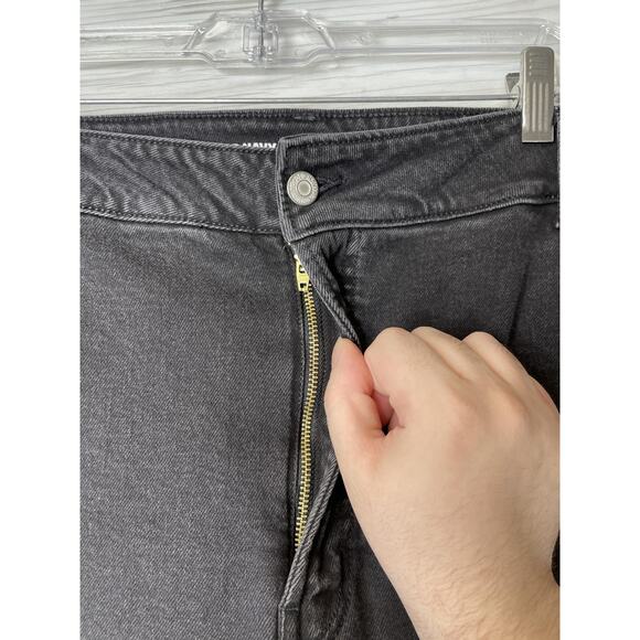 Old Navy Black Straight Leg Jeans - Picture 2 of 13